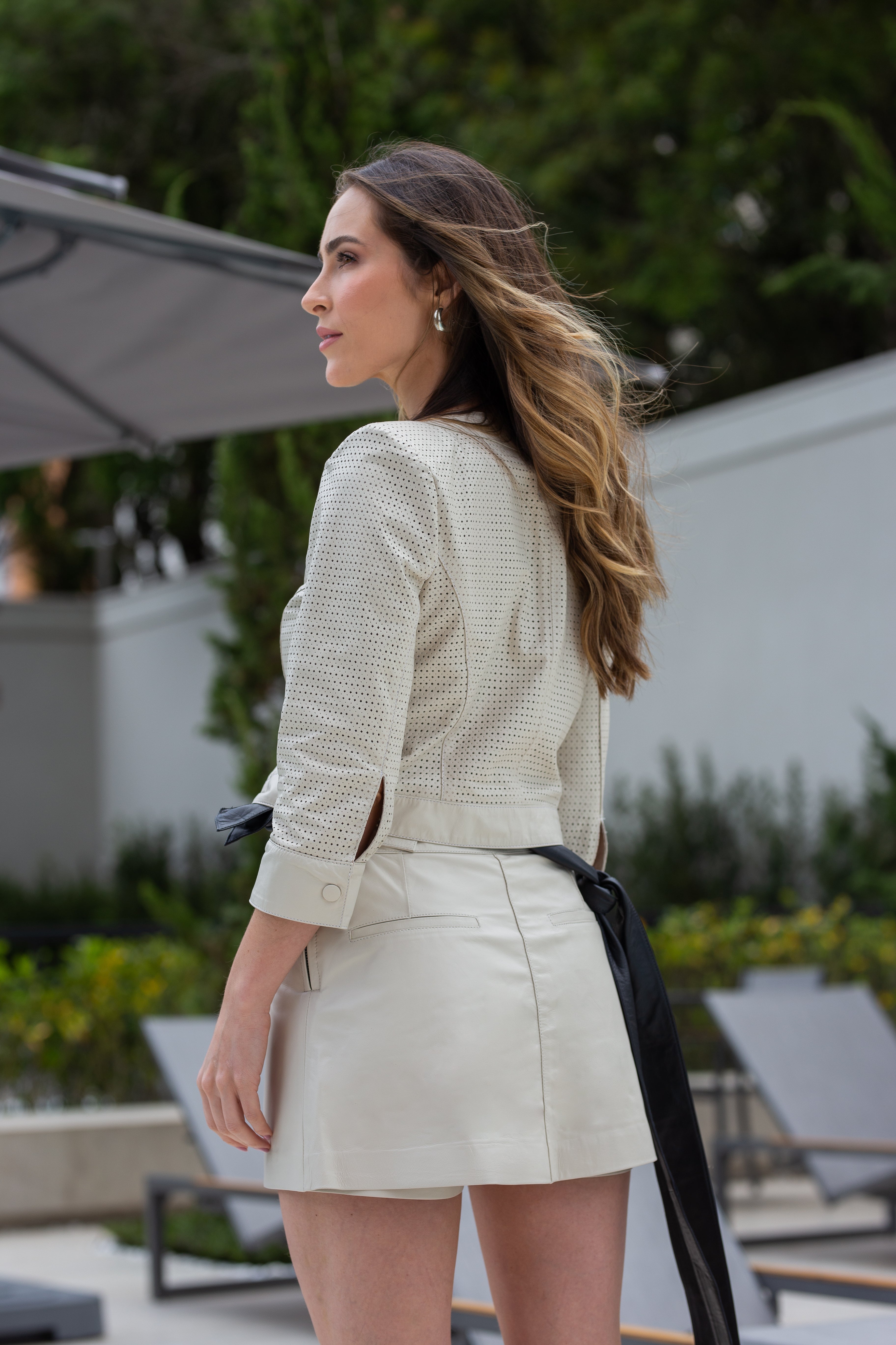 SHORTS SAIA DE COURO GERANIO