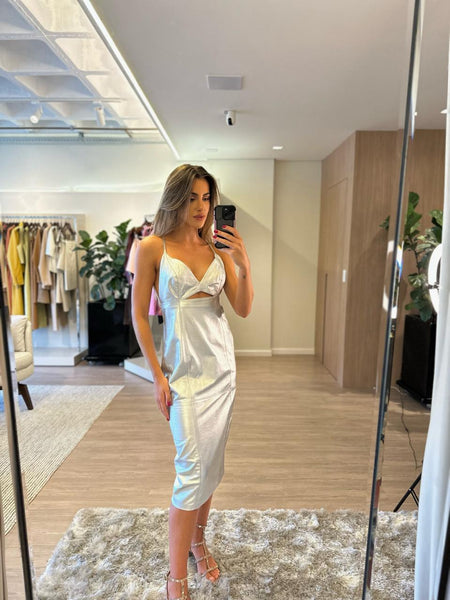 VESTIDO DE COURO X NAS COSTAS